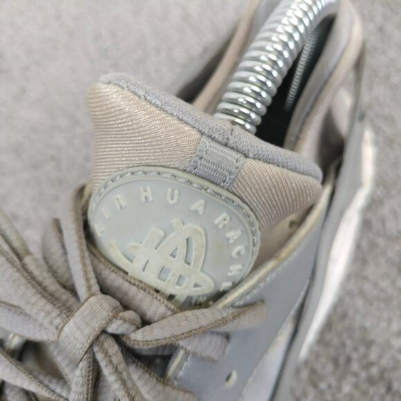 Nike Air Huarache Run SE Womens 8.5 Shoes Gray Silver Low 859429-002 NO INSOLES - Picture 5 of 11